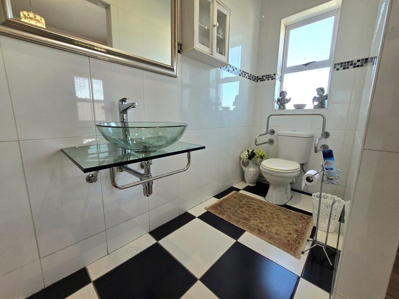 3 Bedroom Property for Sale in Britannia Bay Western Cape